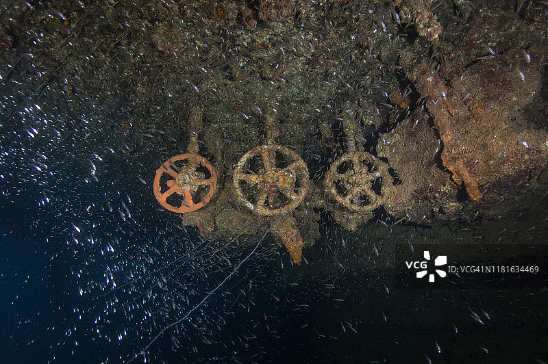 比基尼环礁马绍尔群岛水下的日本长门号战列舰图片素材