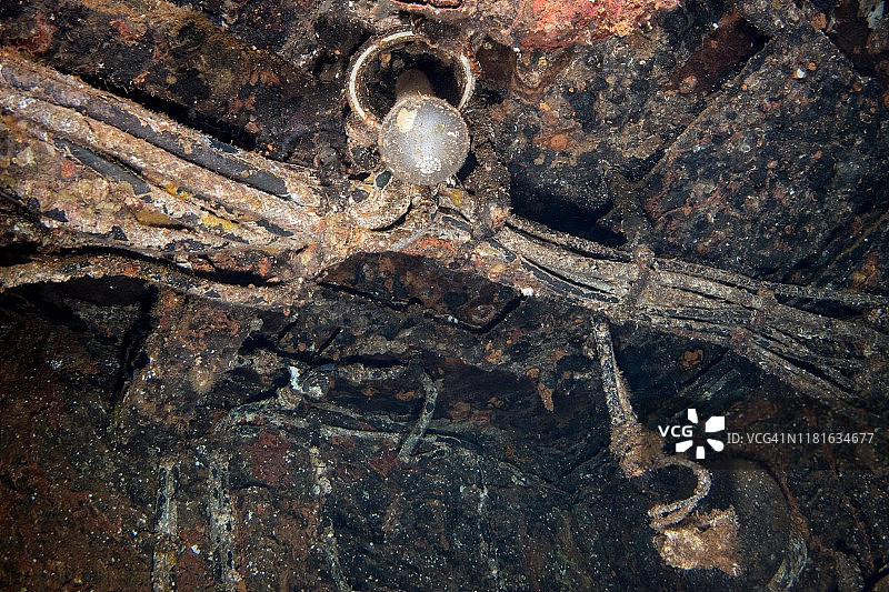 萨拉托加号在比基尼环礁水下，马绍尔群岛图片素材