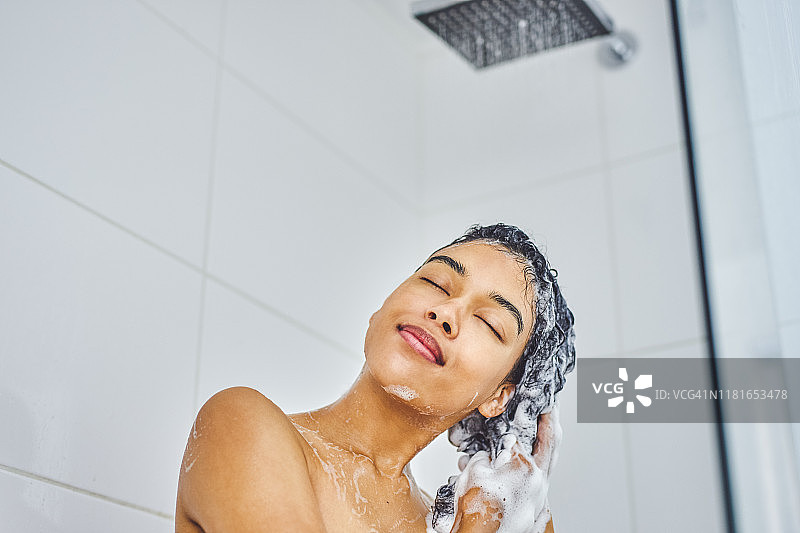 我的头发感觉更健康更强韧了图片素材