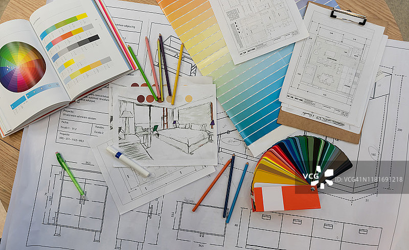 房屋装修的蓝色图纸、色板、铅笔颜色、草图、计划和文件图片素材