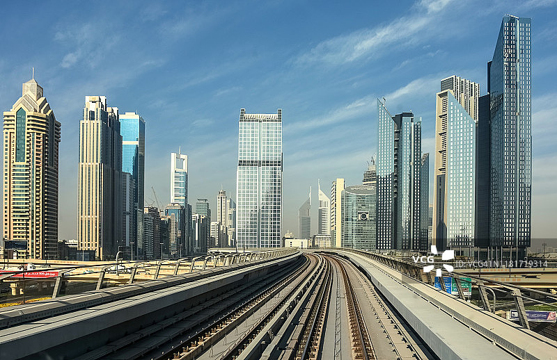 旅行者视角无人驾驶迪拜地铁图片素材