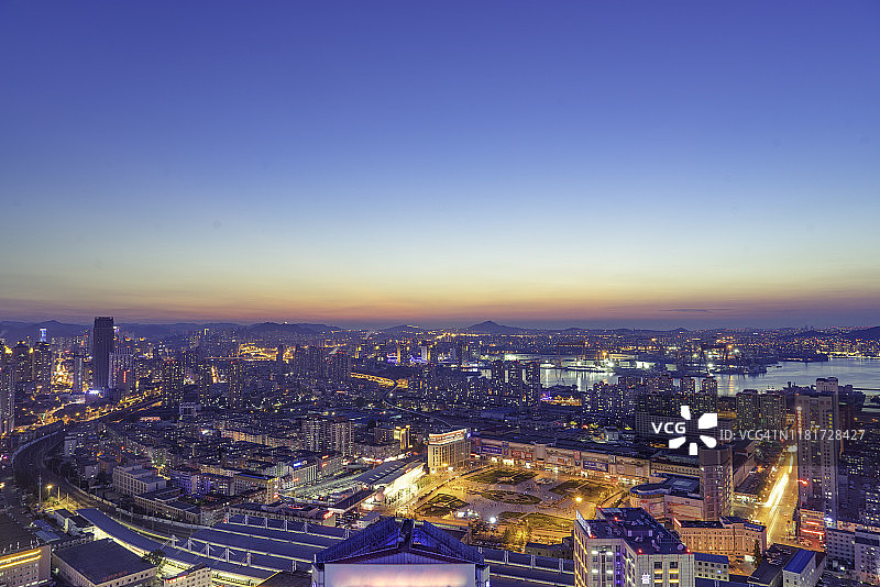 大连中央商务区夜景图片素材