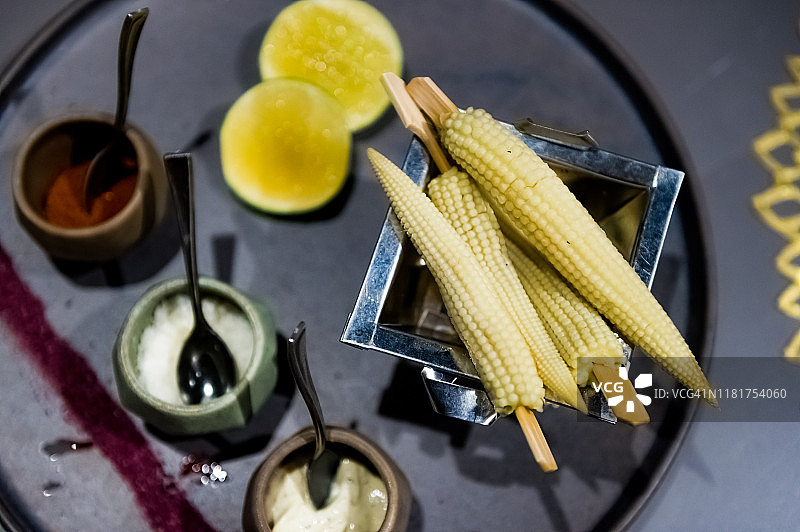 烤小玉米特写图片素材