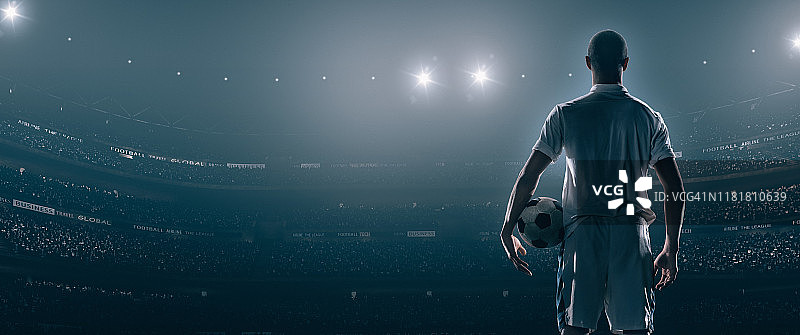 足球运动员在比赛中图片素材