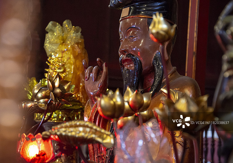 越南河内寺庙中的佛像图片素材