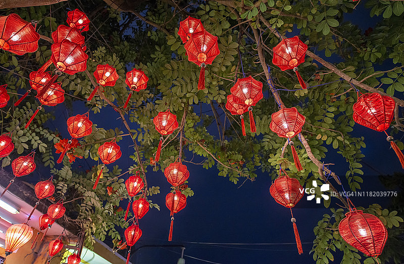 越南会安夜景：灯笼图片素材