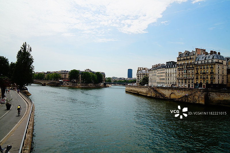 巴黎圣路易岛和塞纳河图片素材