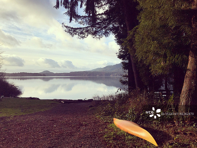 奎纳尔特湖皮划艇风光图片素材