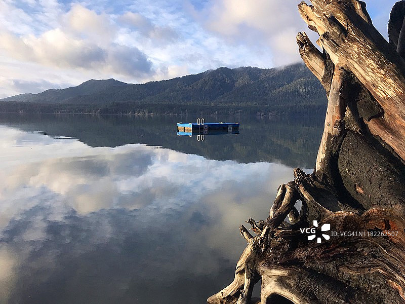 奎纳尔特湖风光图片素材
