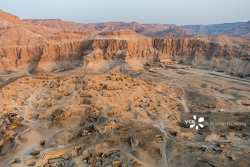 尼罗河西岸的考古遗址——埃及卢克索图片素材