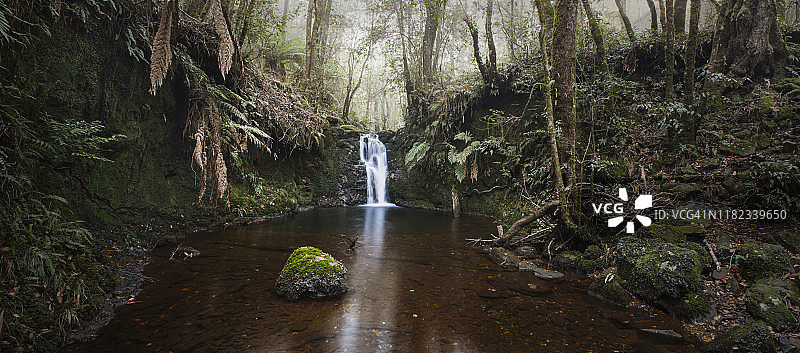 巴灵顿山顶瀑布图片素材