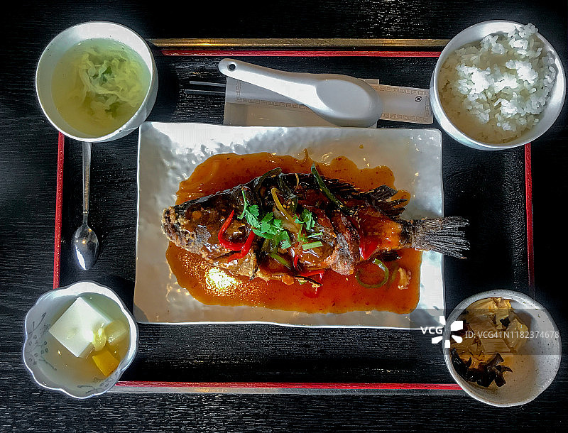 横滨中式黑石斑鱼午餐图片素材