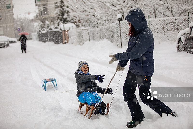 冬季游戏的喜悦图片素材