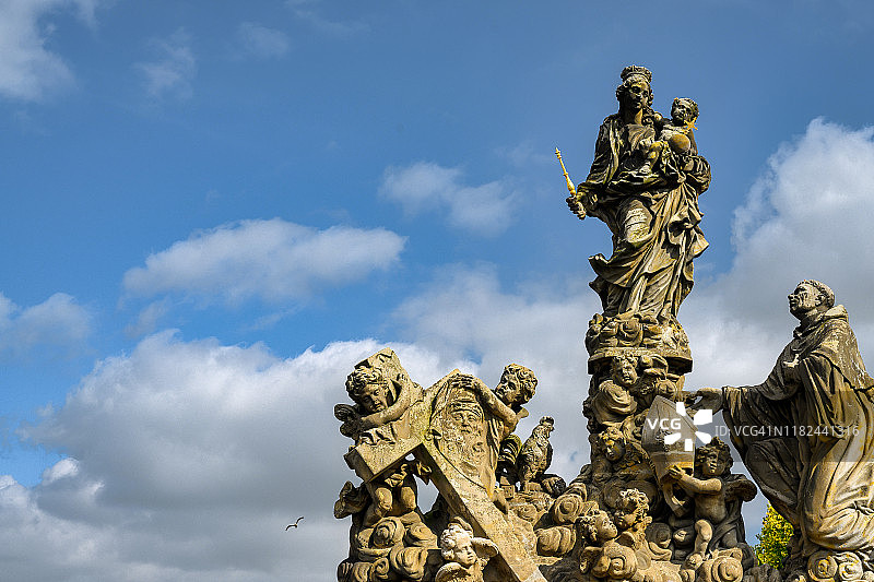 捷克共和国布拉格查理大桥图片素材