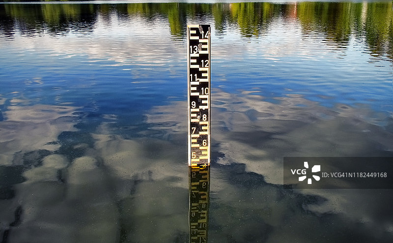 湖泊水位刻度指示图片素材