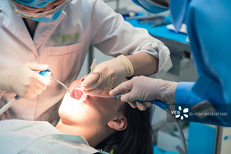 牙医检查病人图片素材