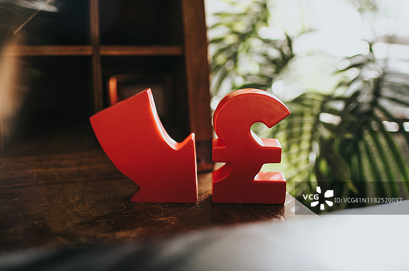 英镑符号和箭头图片素材