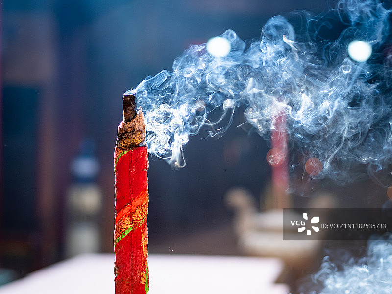 烟雾缭绕的大香图片素材