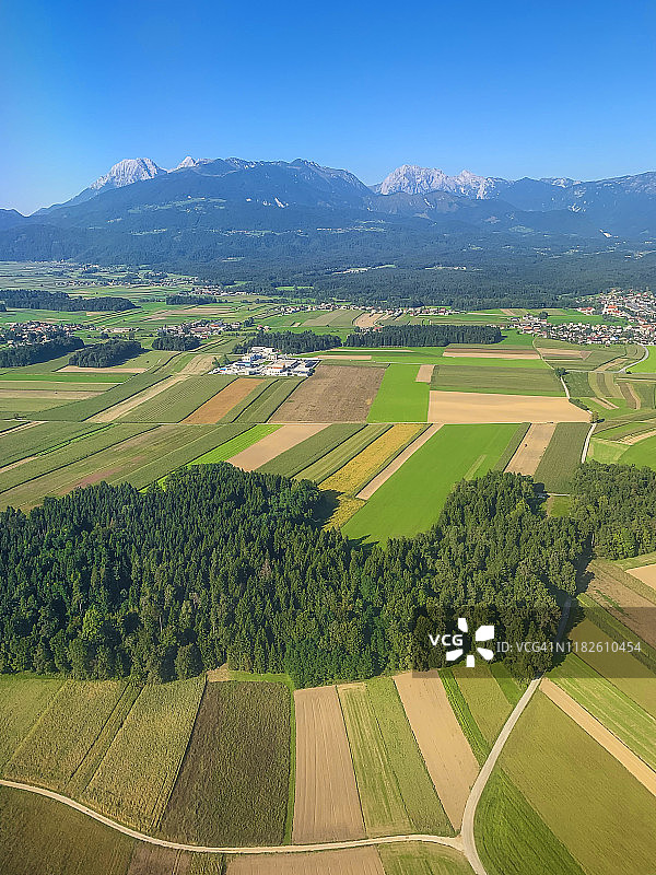 斯洛文尼亚的拼布农田鸟瞰图图片素材