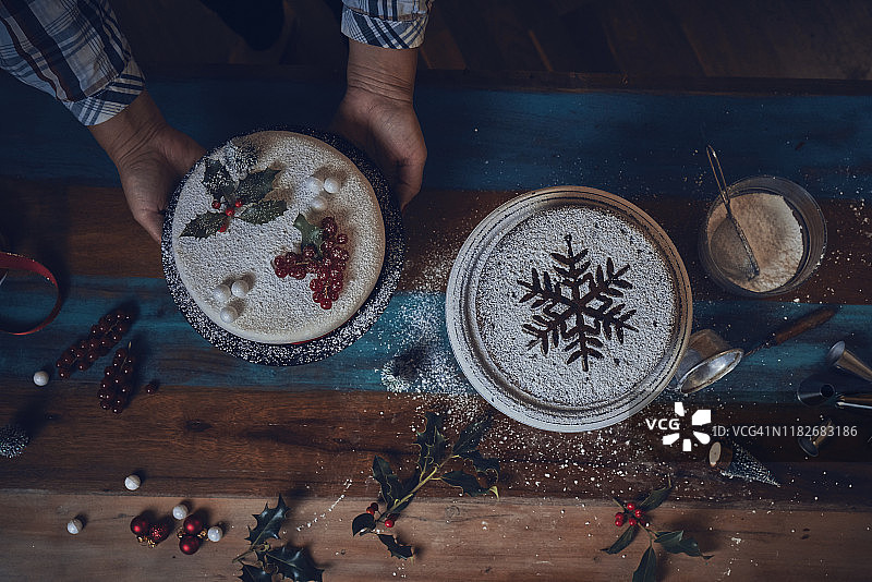 含干果和坚果的圣诞节软糖蛋糕图片素材
