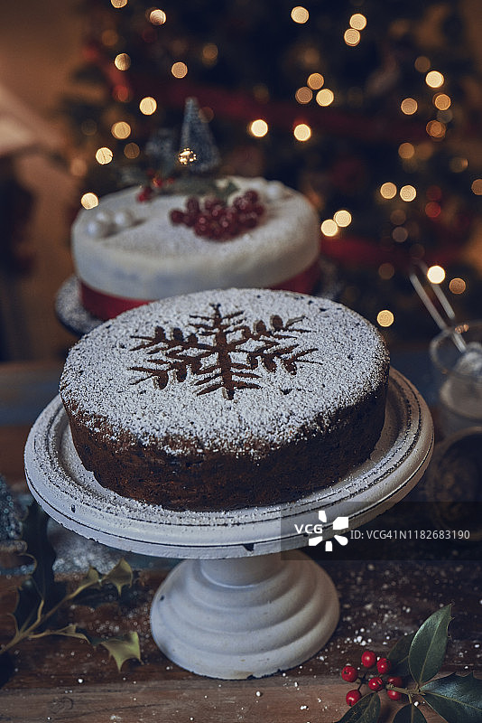 含干果和坚果的圣诞蛋糕图片素材