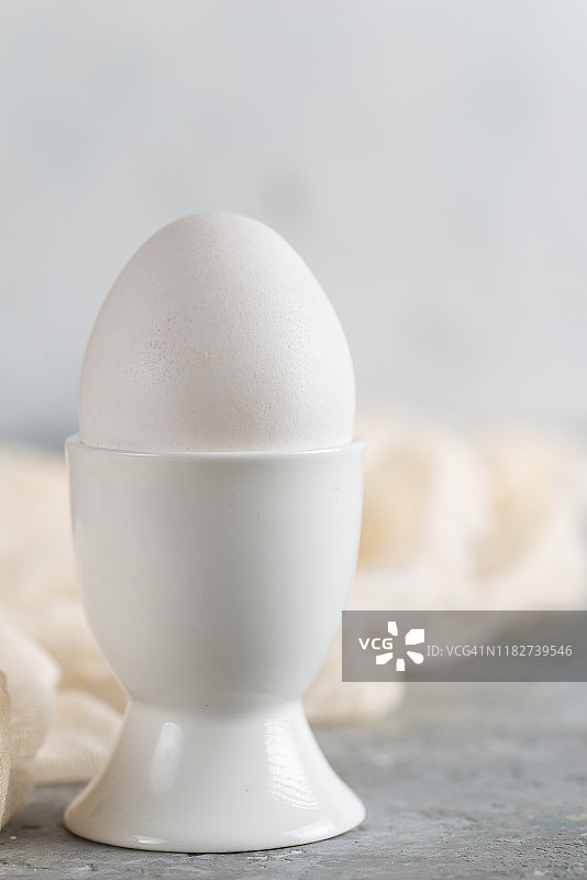 蛋杯里的煮鸡蛋图片素材