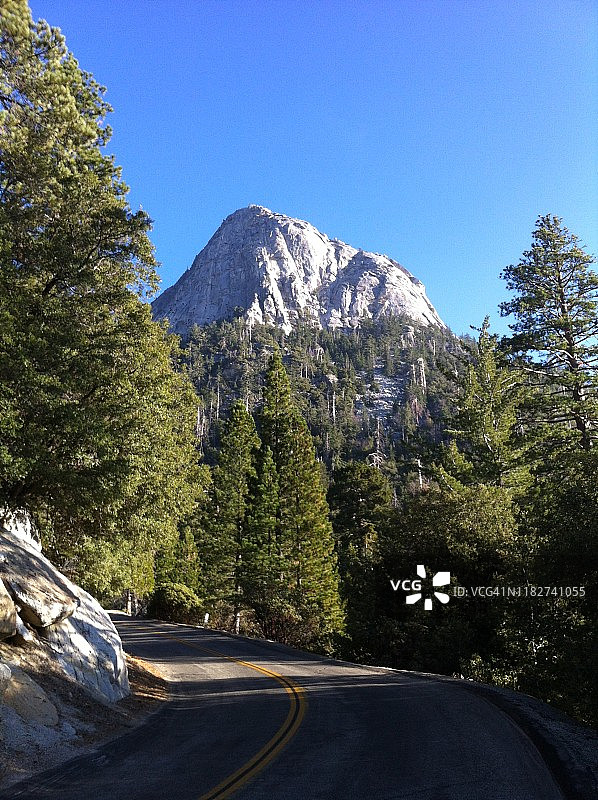 加州伊迪怀德附近的神圣塔奎兹峰图片素材