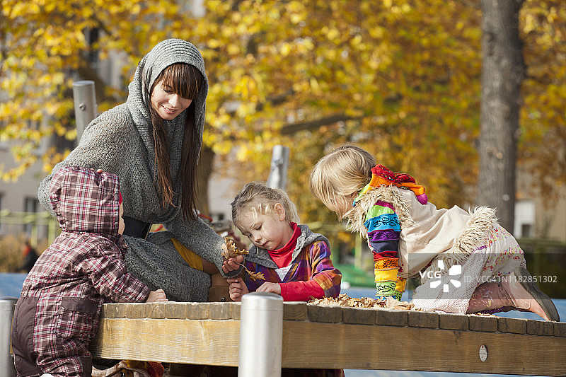 公园里的秋天图片素材
