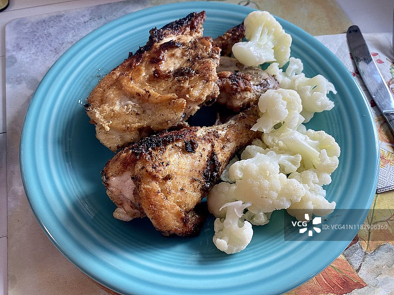 炸鸡晚餐盘图片素材