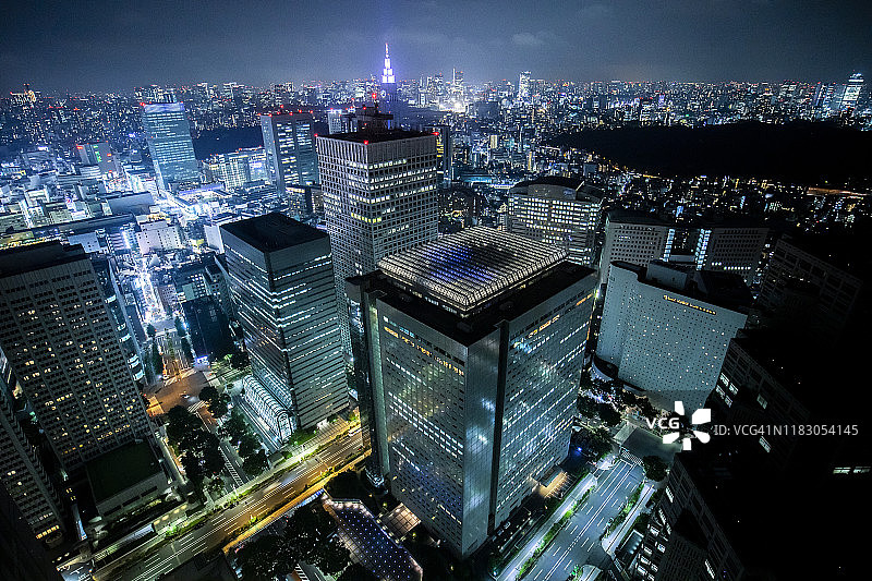 东京新宿中央商务区夜景图片素材