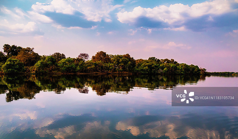 津巴布韦赞比西河日落景观图片素材