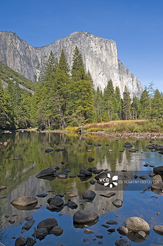 优胜美地国家公园酋长岩和默塞德河图片素材