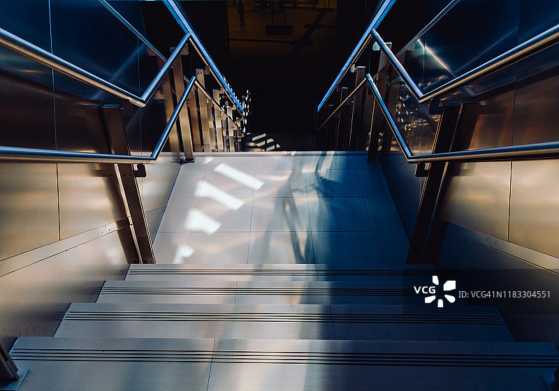 地铁站楼梯抽象拍摄图片素材