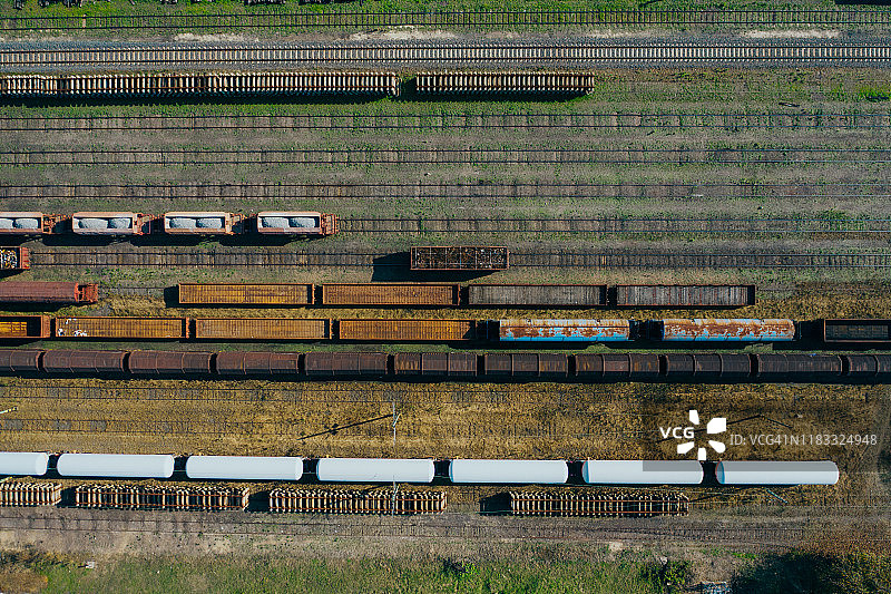 彩色货运火车顶视图图片素材