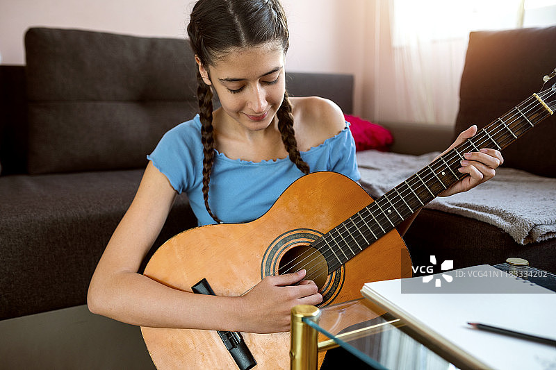 少女音乐家图片素材