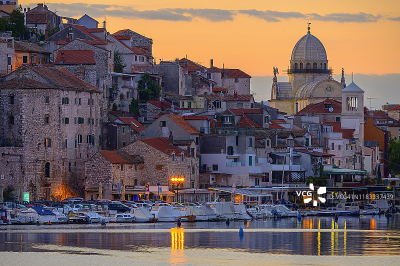 克罗地亚希贝尼克圣雅各布大教堂日出景色图片素材