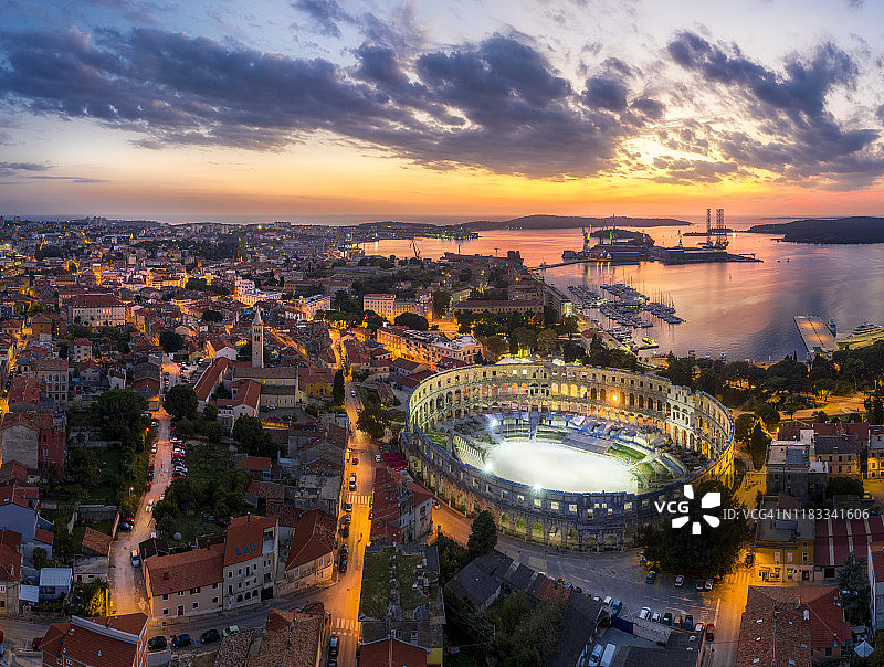 航拍：克罗地亚普拉竞技场 Amphitheatre日落美景图片素材