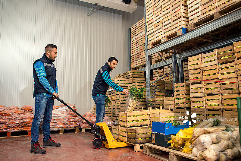 仓库中的新鲜果蔬图片素材