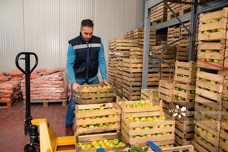 仓库中的新鲜果蔬图片素材