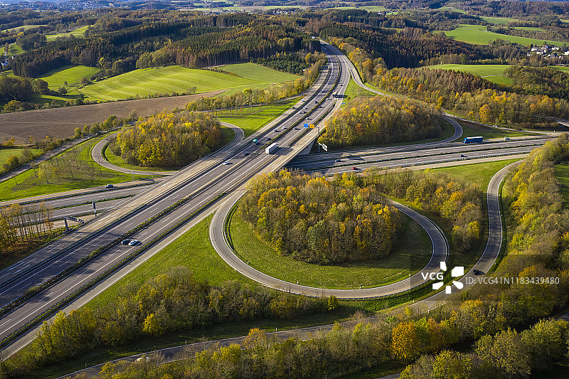 秋季高速公路交叉口图片素材