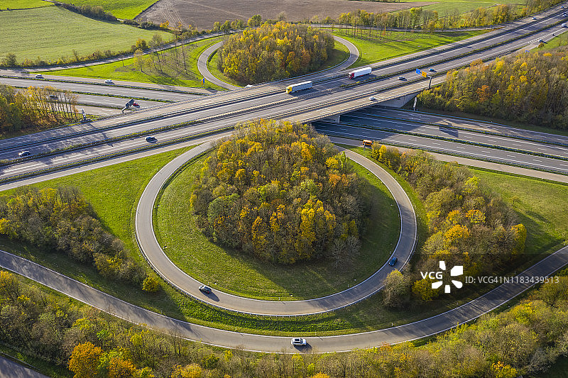 秋季高速公路交叉口图片素材