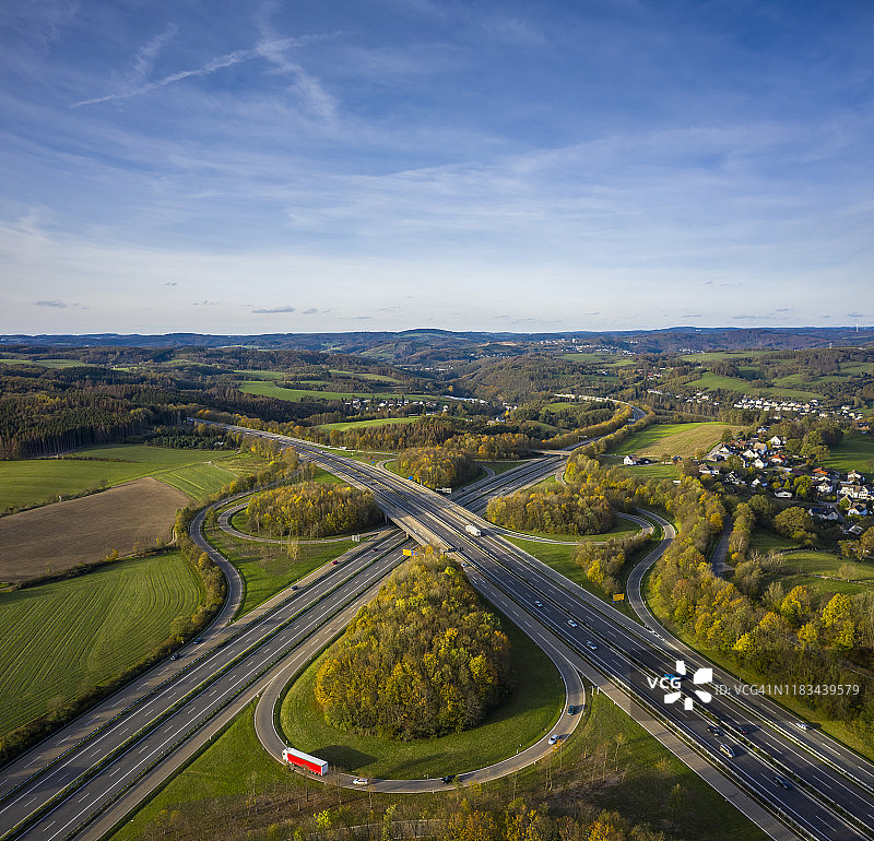 秋季高速公路交叉口图片素材