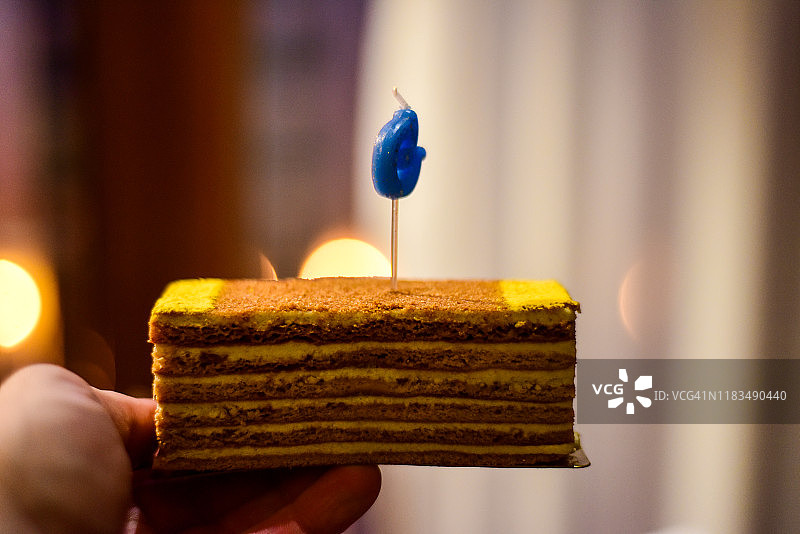 分层生日蛋糕切片图片素材