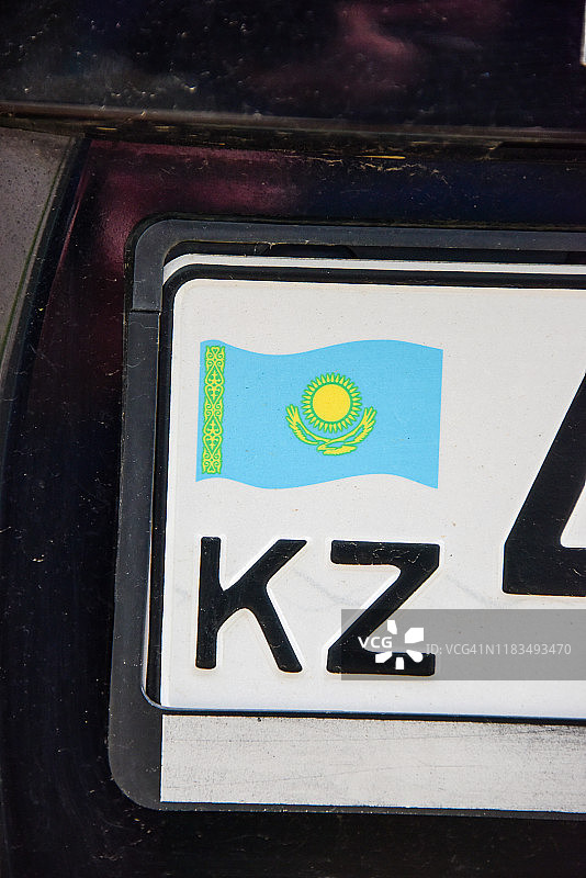 带有哈萨克斯坦国旗和国家代码的车牌图片素材