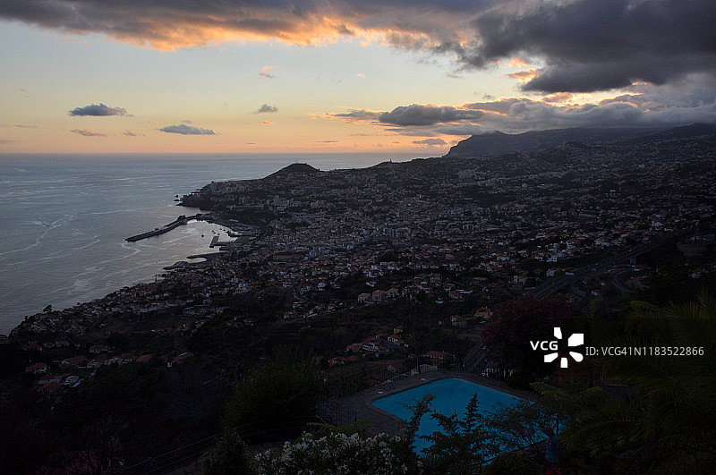 黎明时分的丰沙尔图片素材