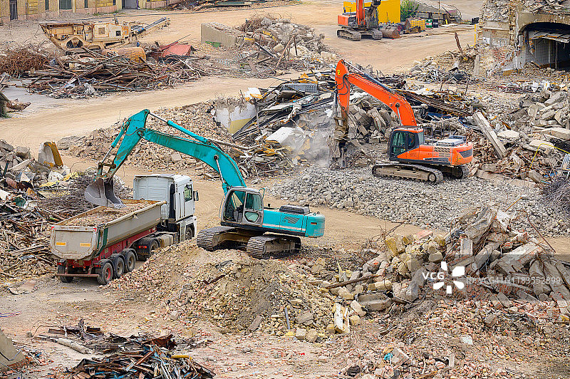 建筑工地上的大型挖掘机图片素材