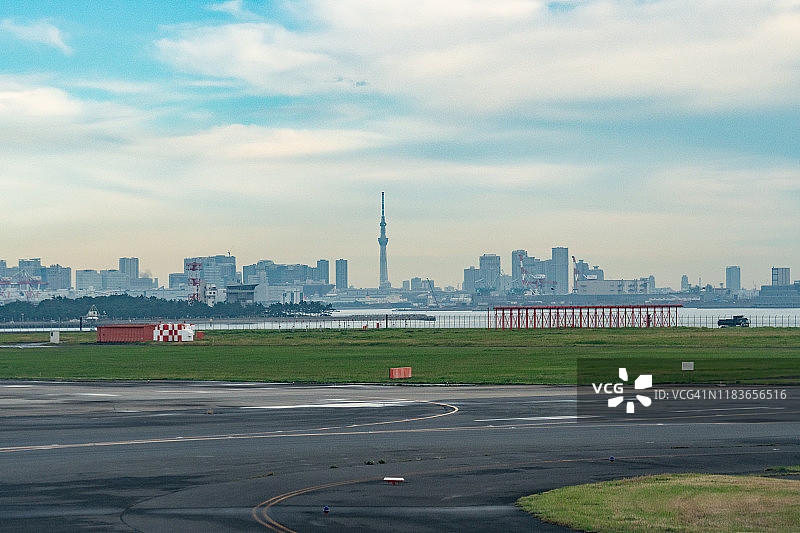 东京晴空塔和东京羽田国际机场图片素材