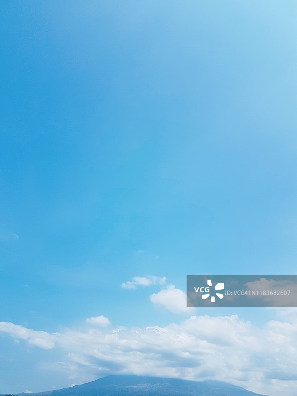 晴朗的天空图片素材