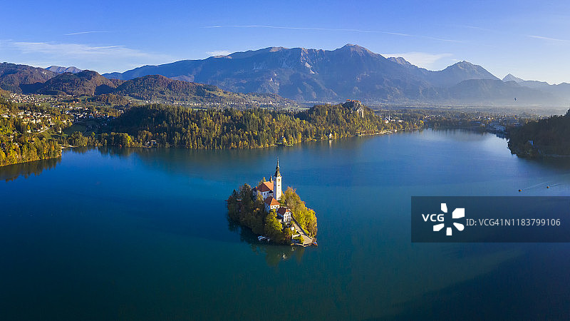 斯洛文尼亚布莱德湖岛上的教堂图片素材