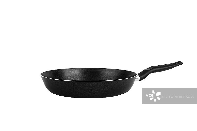 白色背景上孤立的带不粘特氟龙涂层的黑色煎锅图片素材